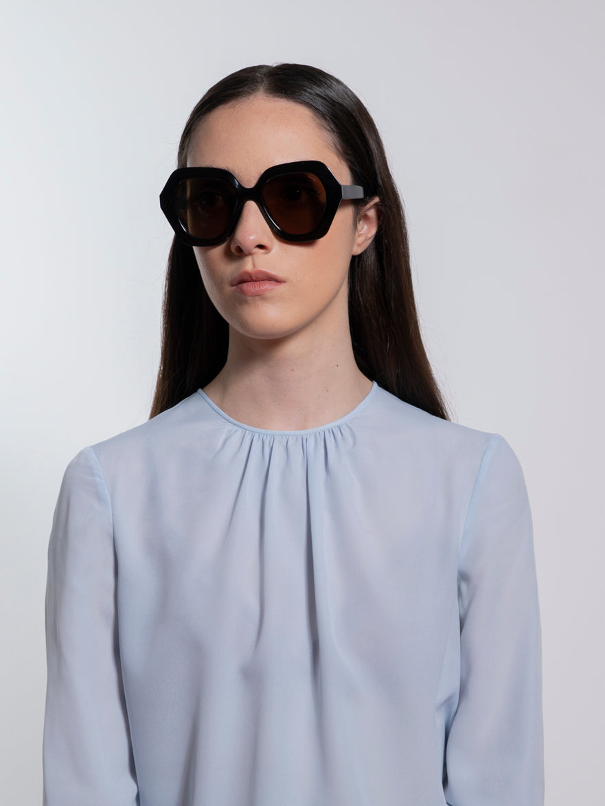 sun-laura-black-solid