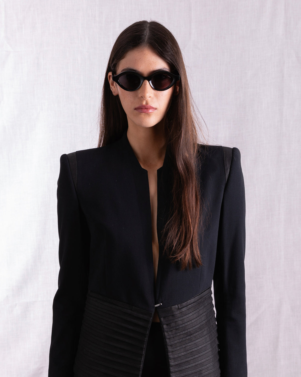 sun-isa-black-shadow