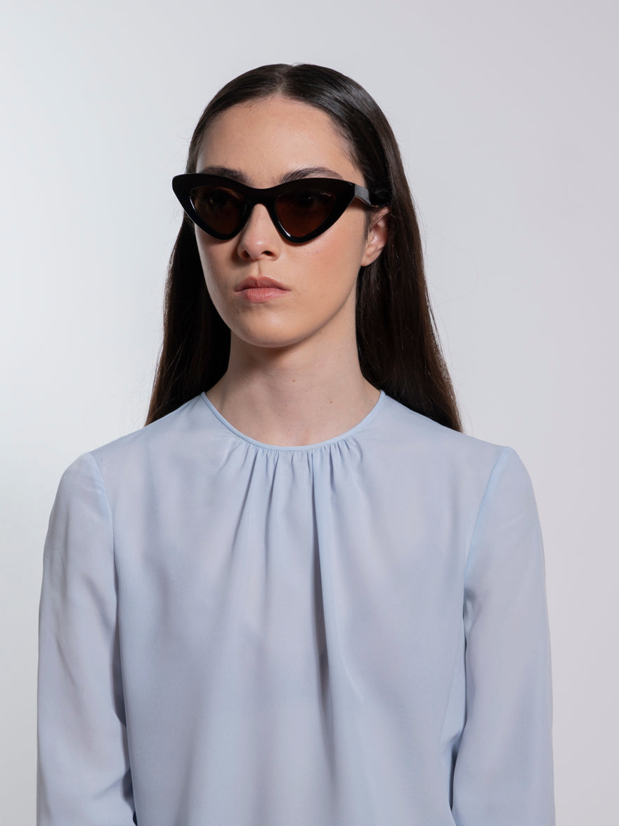 sun-julieta-black-solid