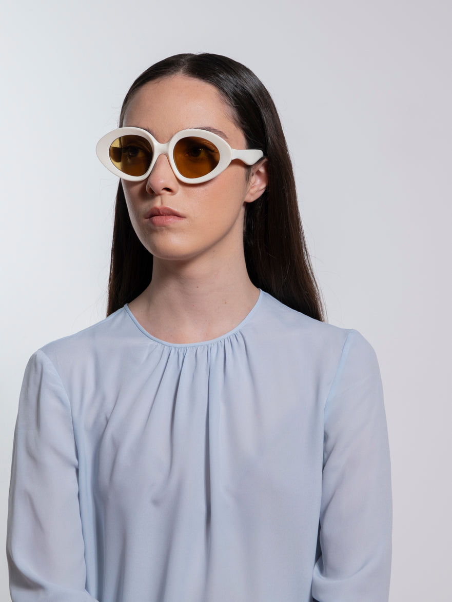 sun-carmen-natural-white-vintage