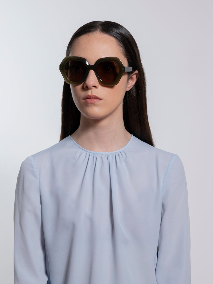 sun-laura-oliva-solid