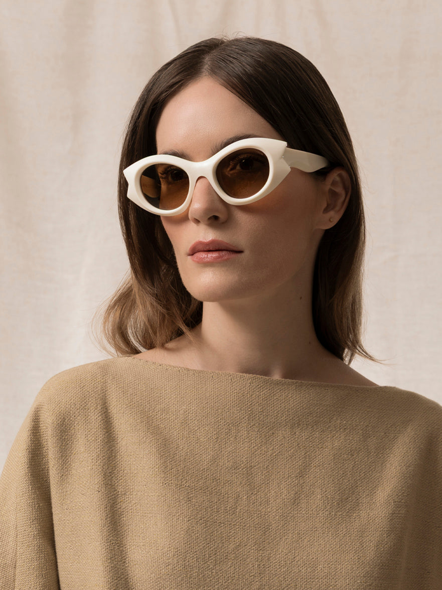 sun-stephanie-natural-white-vintage