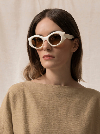 sun-stephanie-natural-white-vintage