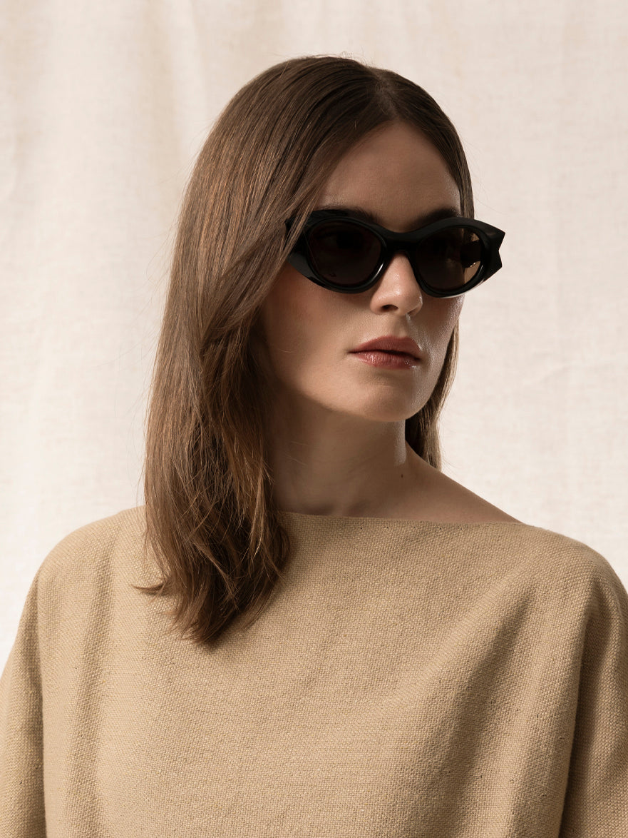 sun-stephanie-black-solid